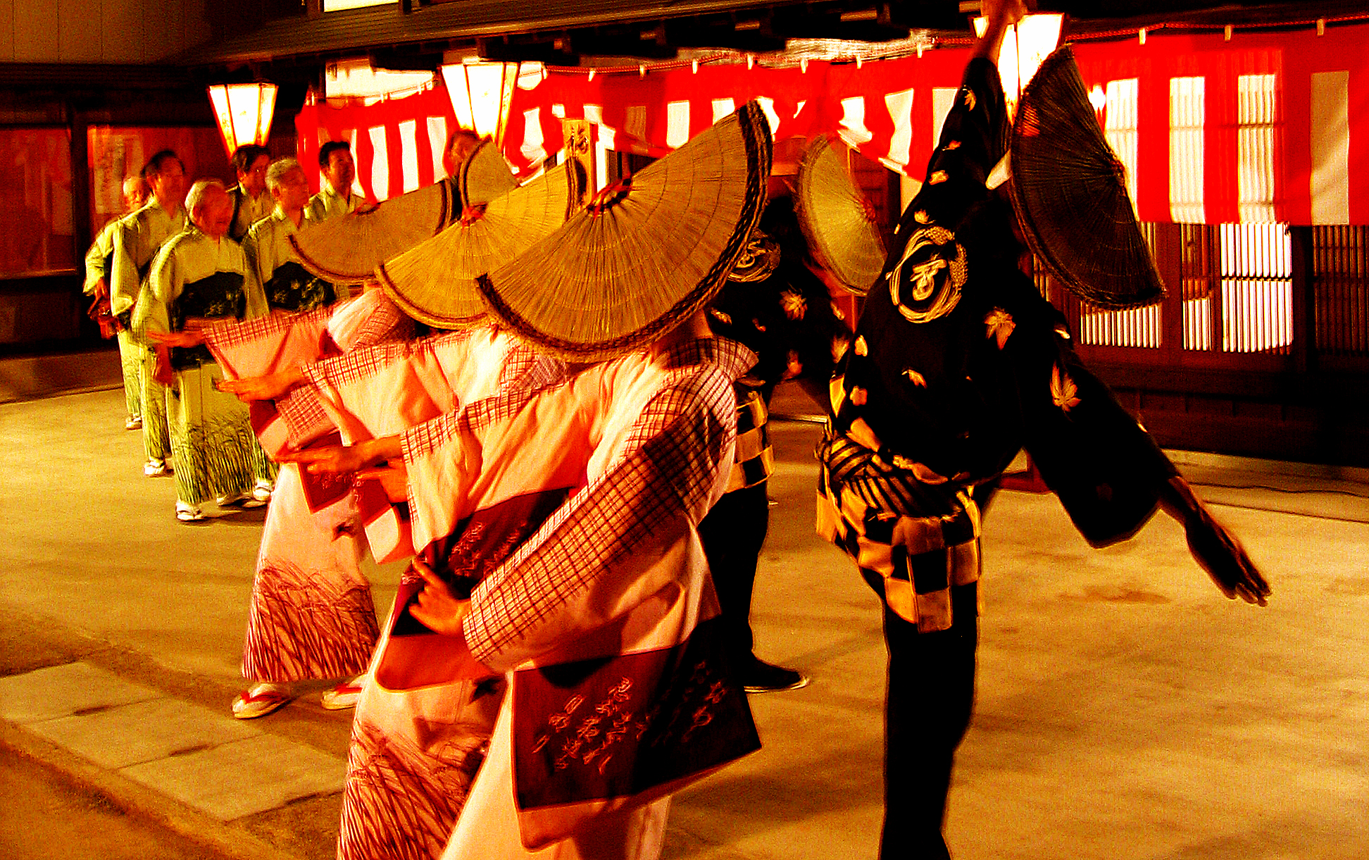 越中八尾　おわら風の盆　福島町にて　(富山市八尾町・理容清水)