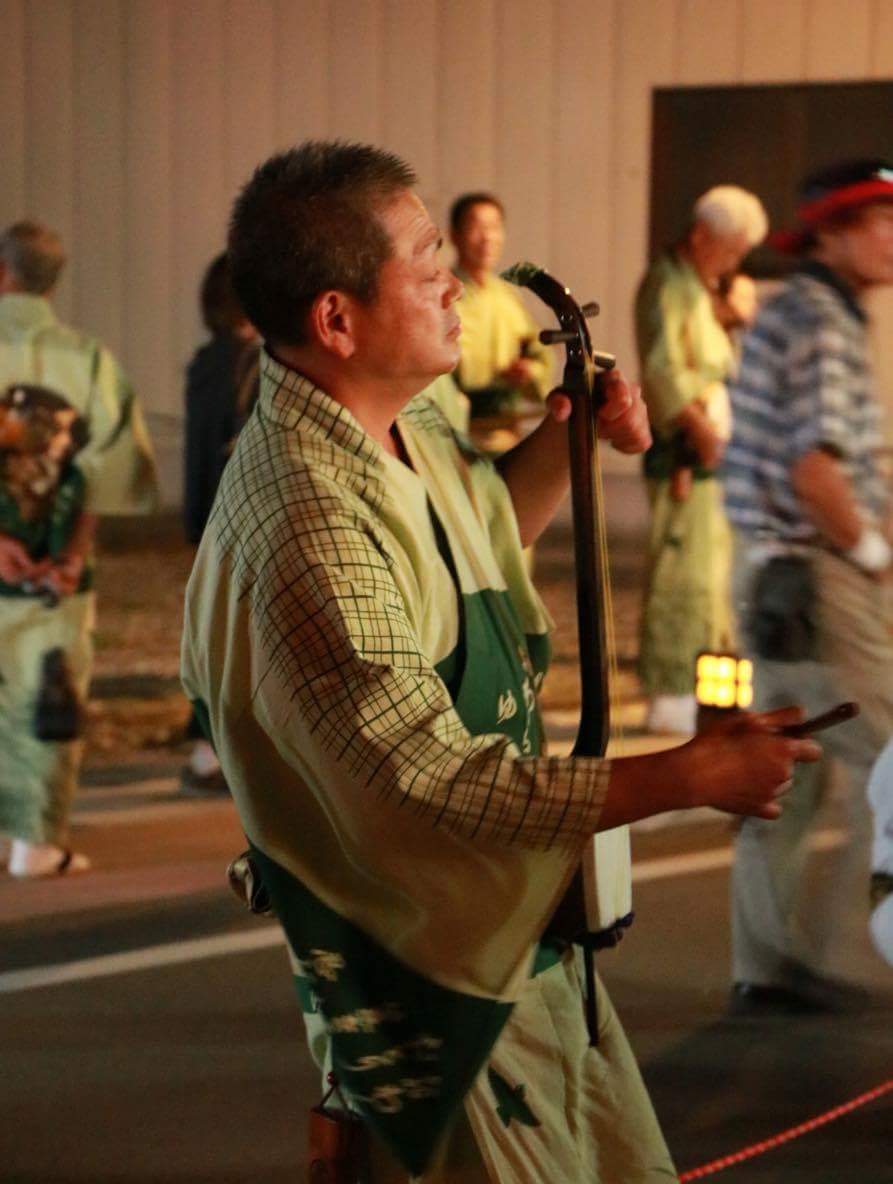 風の盆　胡弓演奏の写真　(富山市八尾町・理容清水)